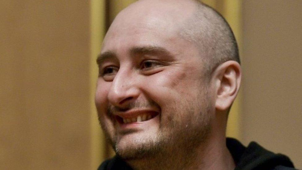 4 claves para entender el escándalo de Arkady Babchenko, el periodista ruso que fingió su asesinato en Ucrania