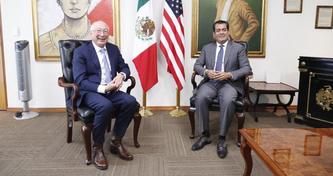 AMLO tiene razón en hacer cambios a reforma energética, dice embajador de EU