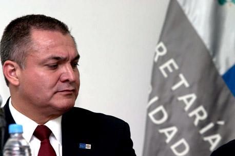 El gobierno responde a marchistas: García Luna se queda en la SSP