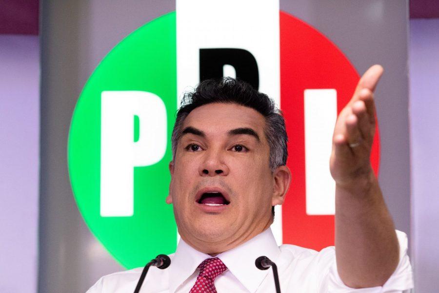 Alejandro Moreno hace reacomodos en el PRI: llama a exgobernadores a cargos en el partido