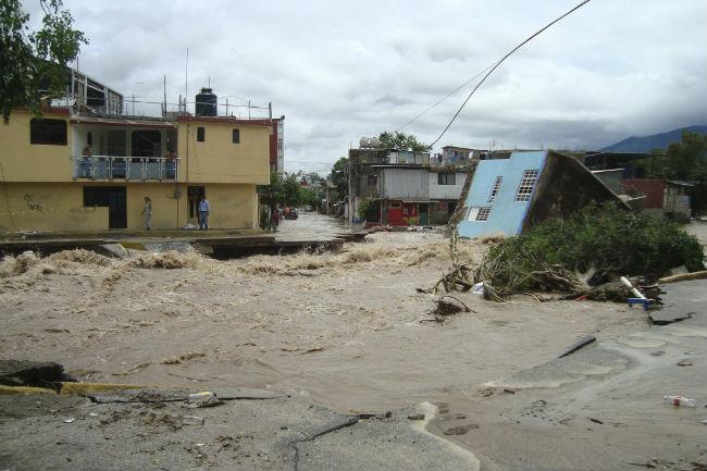 Anuncia EPN programa para reconstrucción de casas en Chilpancingo