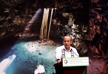 Calderón contrata a experto británico para mejorar imagen turística de México