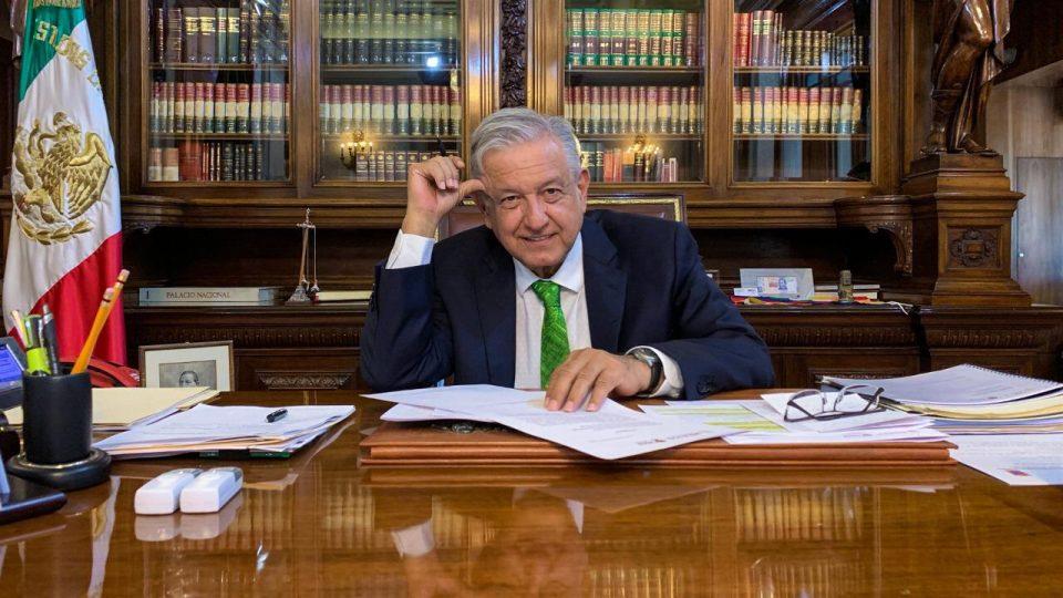 Si memorándum sobre reforma educativa es ilegal que denuncien, dice AMLO a oposición