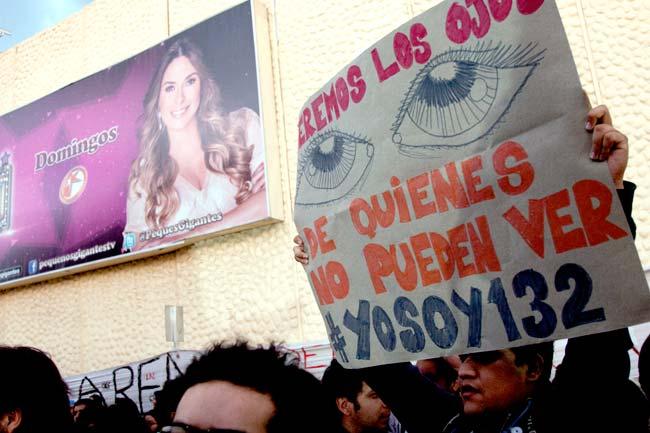 Planea #YoSoy132 toma simbólica de Televisa
