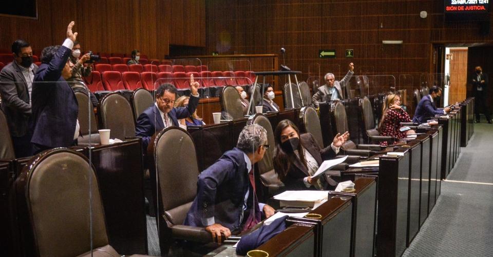 Aprueban en comisiones reforma que amplía el mandato a Zaldívar