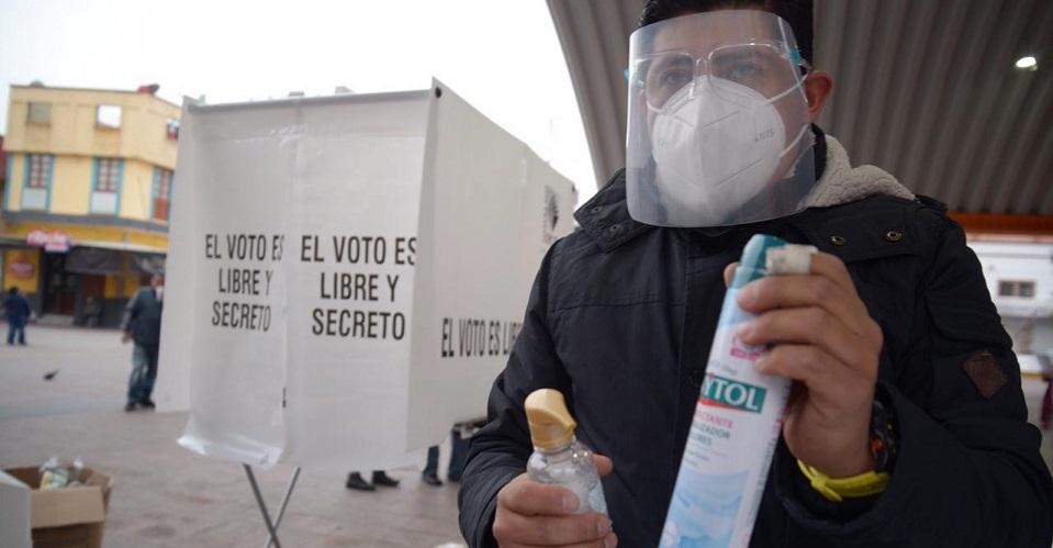 Acuden a votar en medio de pandemia; registran quema de una urna en Hidalgo