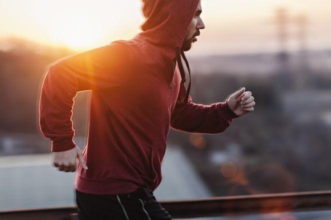 ¿Es mejor hacer ejercicio antes o después del desayuno?