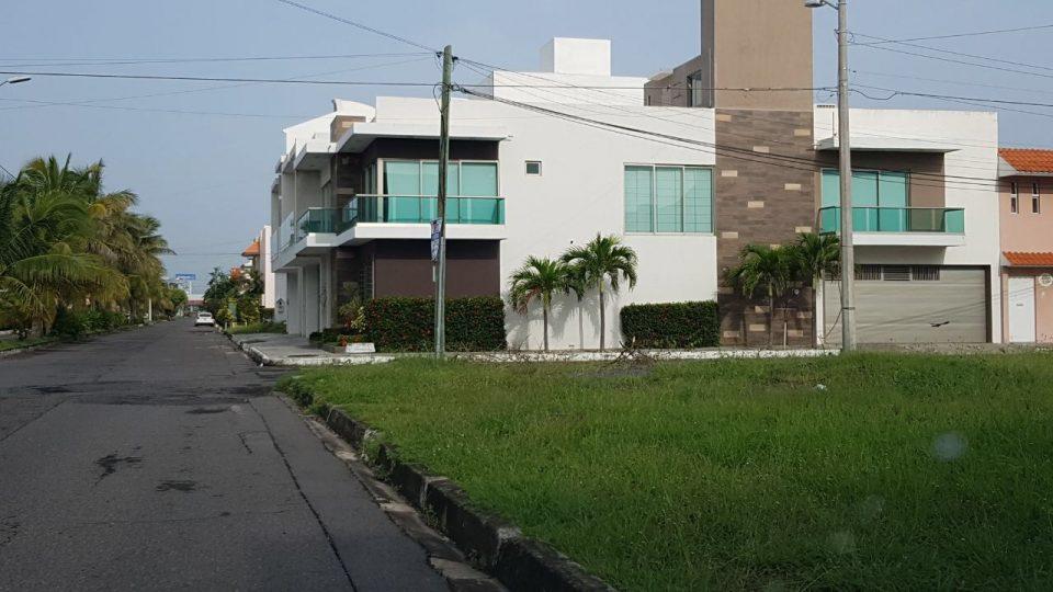 Xóchitl Tress compró una residencia en Veracruz a través de una empresa fantasma ligada a Duarte