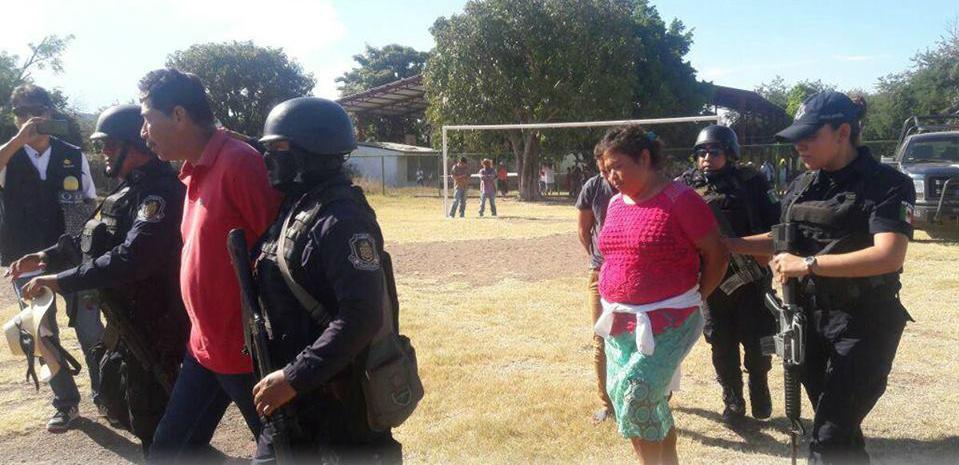 Autodefensas liberan a 16 personas en Totolapan y entregan a 4 a la policía de Guerrero