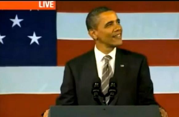 Obama deja el discurso y saluda cantando