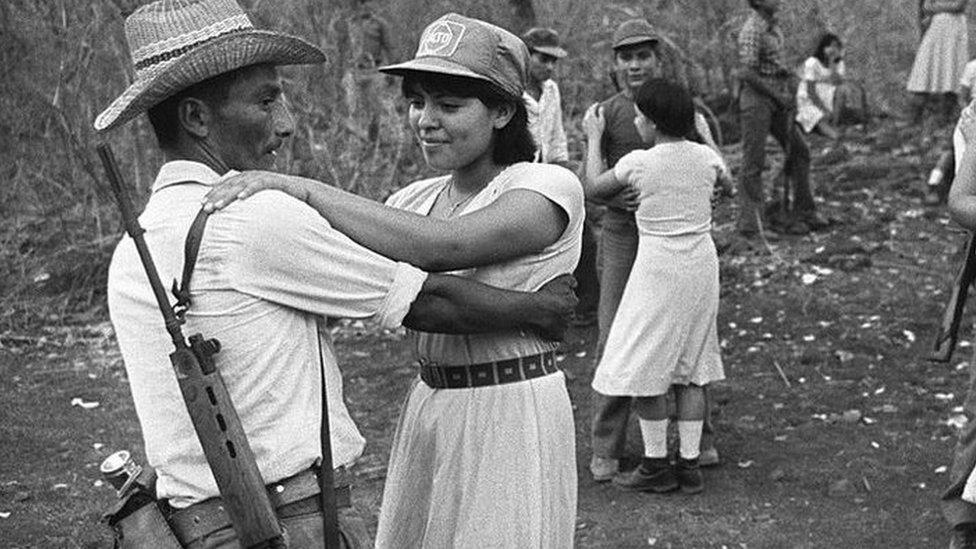 “Qué gran alivio fue cuando cesaron los ataques de la aviación”: 26 años de los acuerdos de paz de El Salvador