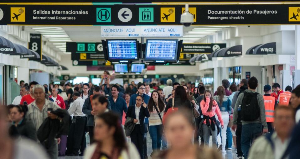¿Tu vuelo se retrasó? Diputados aprueban que aerolíneas compensen a pasajeros
