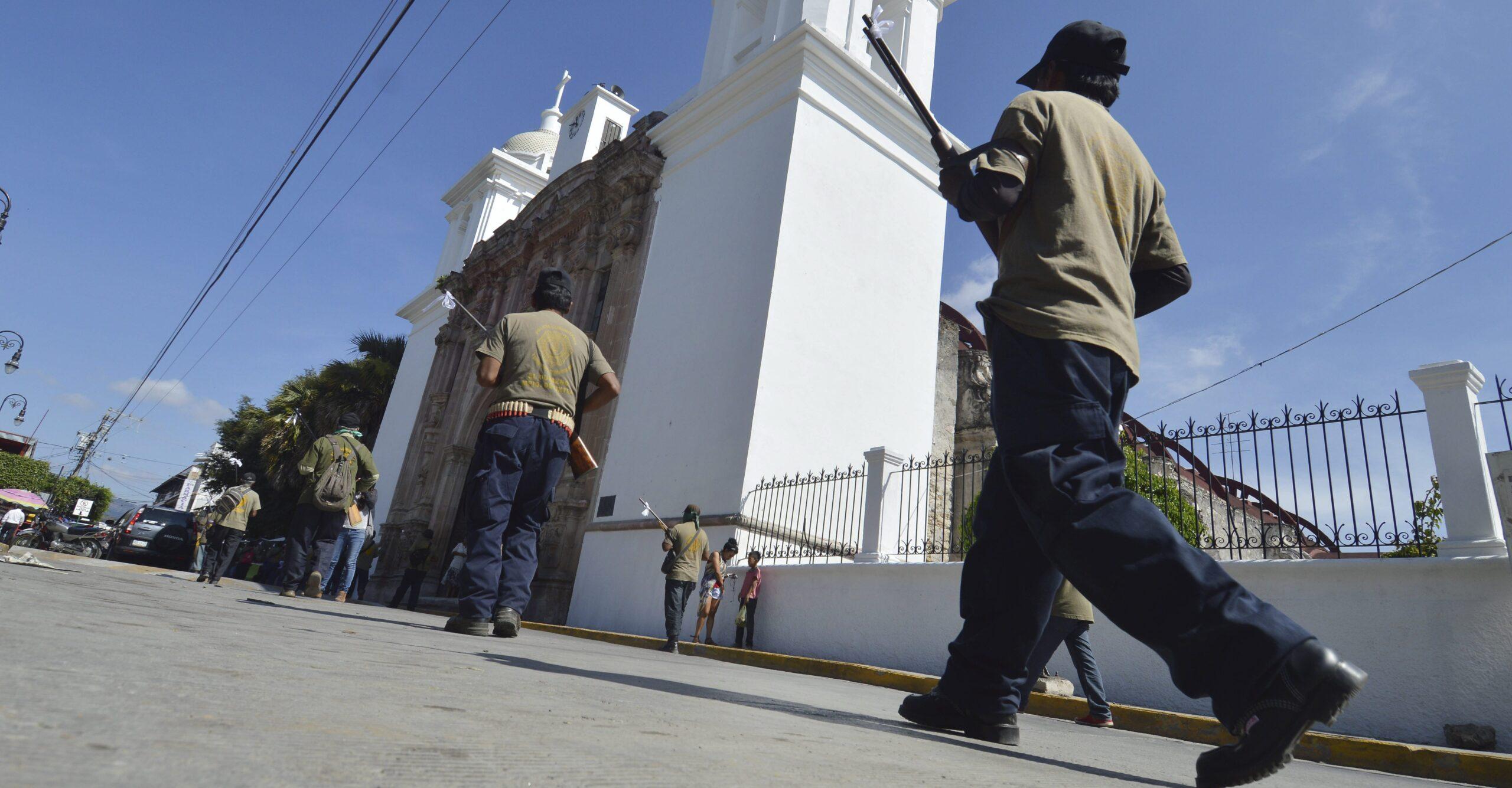 Comunitarios retienen a secretario de Seguridad municipal y 6 policías en Chilapa, Guerrero