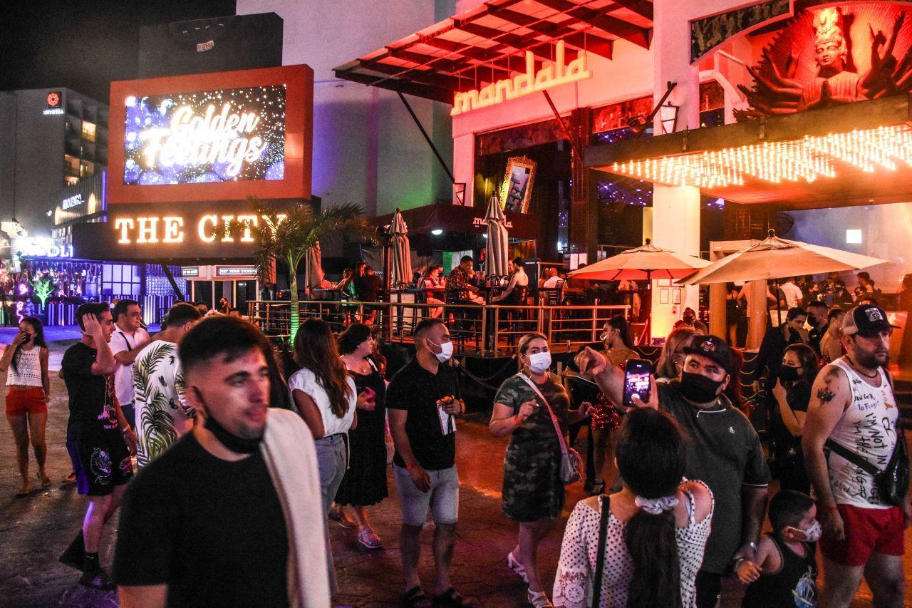 Jalisco cierra bares, cancela fiestas patrias y reduce aforo en establecimientos