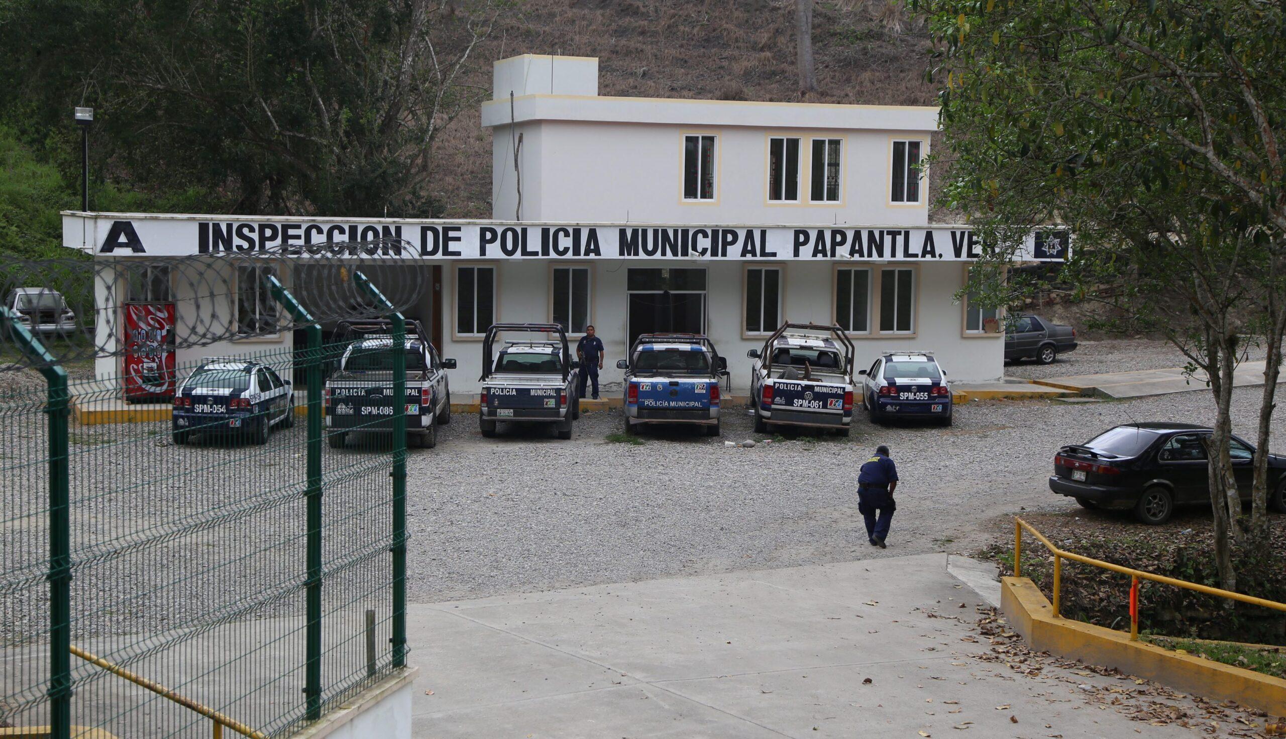 Pocos elementos y mal calificados, así trabaja la policía de Veracruz