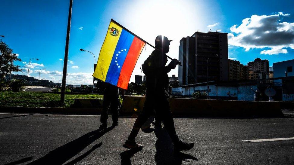 El Tribunal Supremo de Venezuela excluye a la coalición opositora Mesa de Unidad Democrática de las próximas elecciones presidenciales