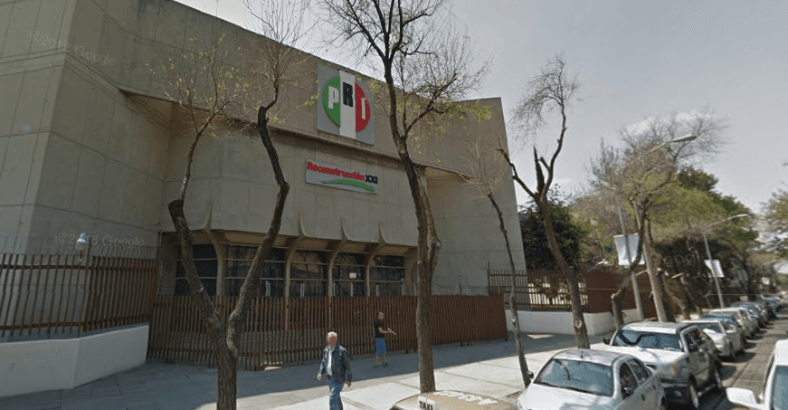 INE investiga queja contra el PRI por presunto pago de 500 pesos a cambio de copias de credenciales