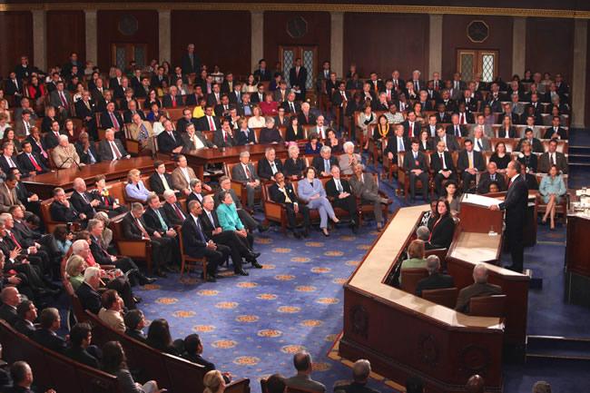 EU discute iniciativas que bloquearían páginas que infrinjan derechos de autor