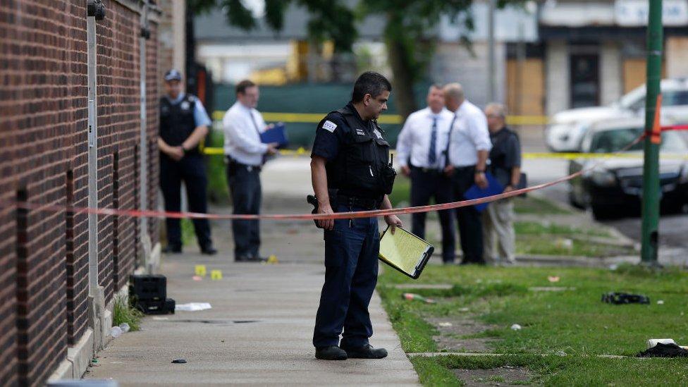 “Temporada de tiroteos” en Chicago: por qué el verano es una época tan temida en la tercera mayor ciudad de EE.UU.