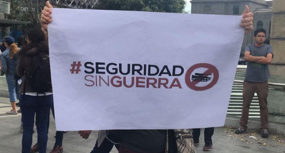 Ya basta de hacernos la guerra: ciudadanos marchan en CDMX contra Ley de Seguridad Interior