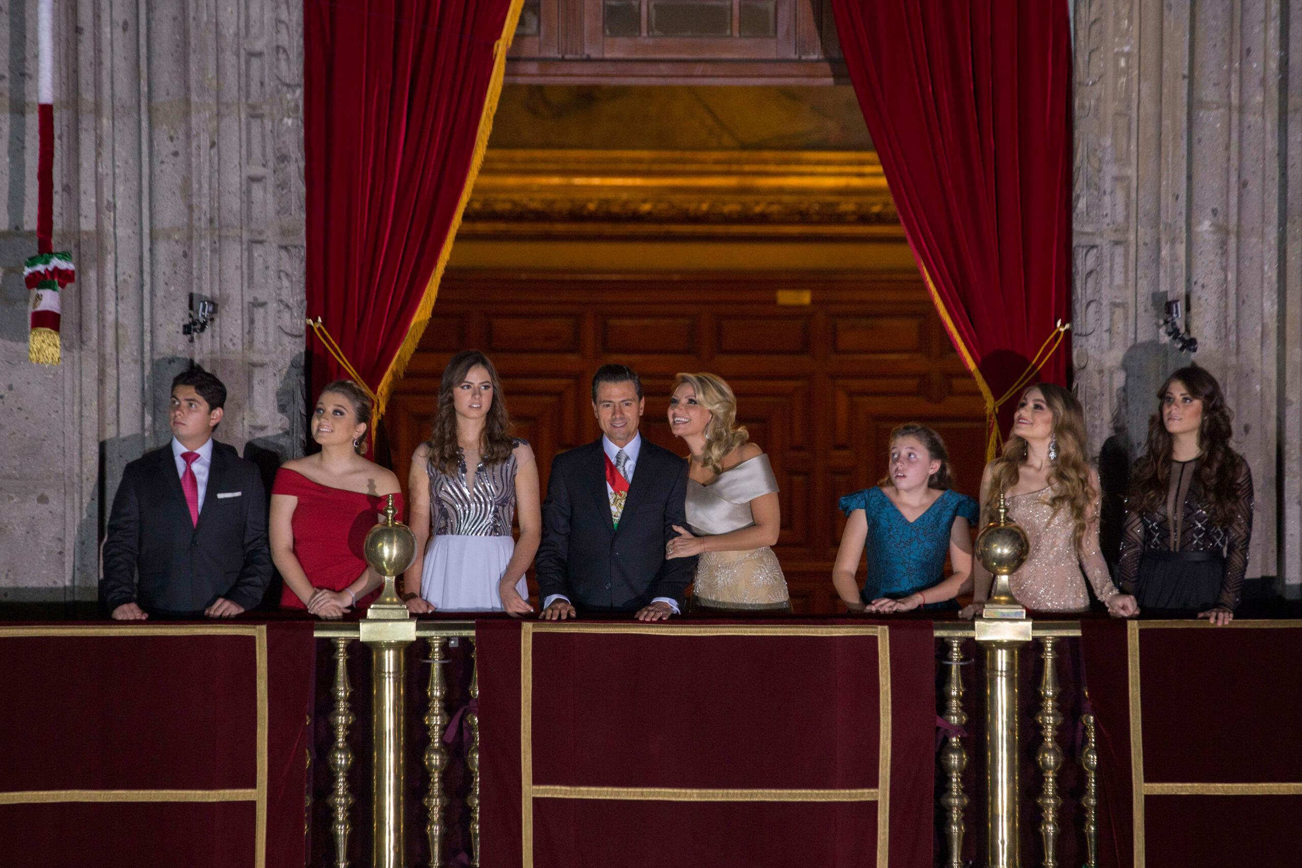 Entre acarreados, rechiflas y pancartas de protesta, Peña Nieto dio su tercer Grito