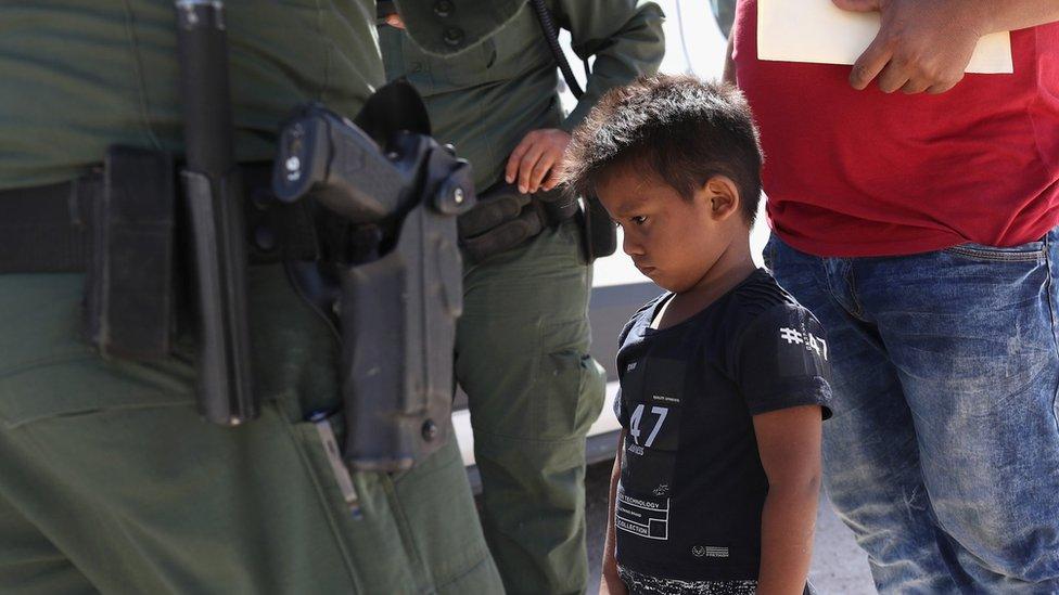 La polémica en Estados Unidos por los 2.000 niños que el gobierno de Trump separó de sus padres en la frontera