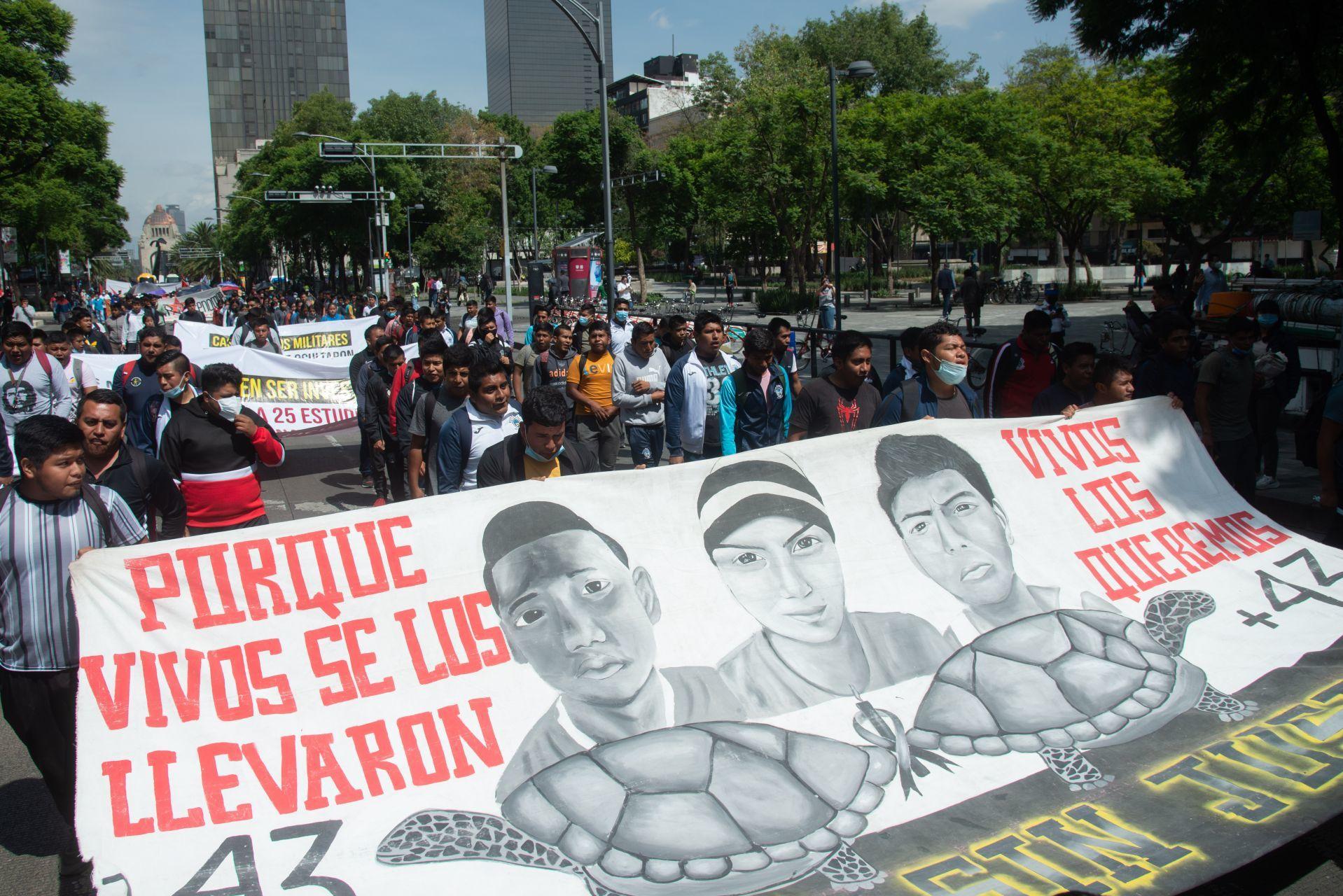 Juez dicta auto de formal prisión en contra de tres militares señalados por caso Ayotzinapa