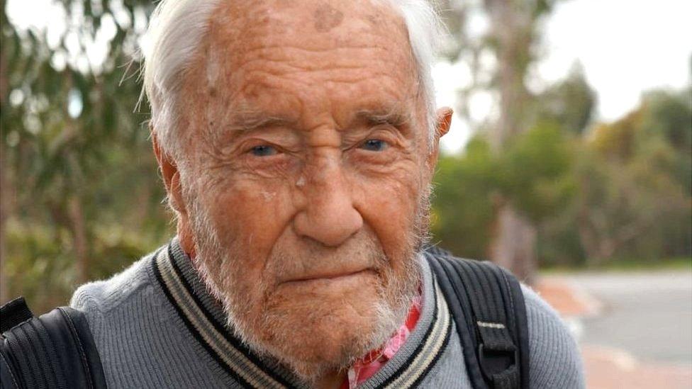 David Goodall, el científico de 104 años que emprendió un viaje de más de 10.000 kilómetros para someterse a un suicidio asistido