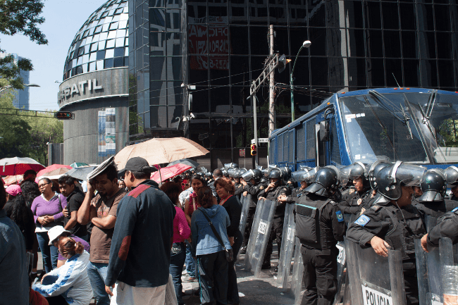 CNTE protesta frente a BMV, Embajada de EU y Parroquia