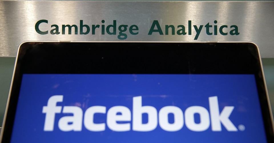 Cambridge Analytica cierra a un mes del escándalo por el uso de datos de millones de usuarios en Facebook
