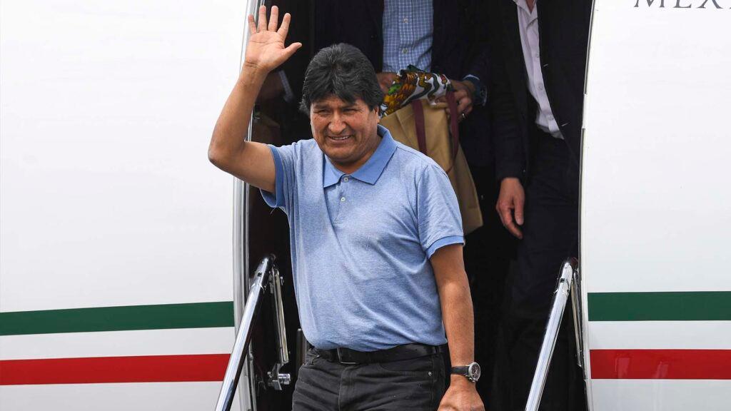 Evo Morales acepta asilo político y llega a México