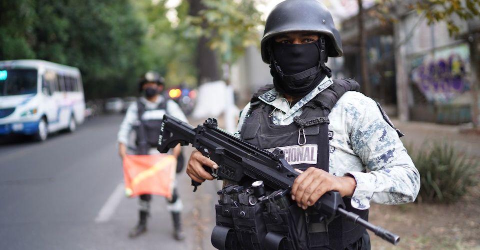 Encuentran cuerpos de 12 personas en fosa clandestina de Uruapan, Michoacán