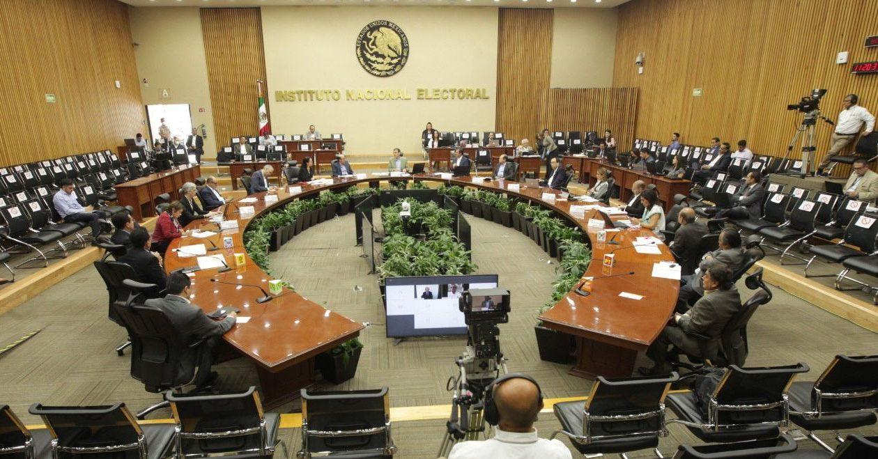 INE aprueba reducir 50% el financiamiento a Morena para 2020; dejarán de recibir 826 mdp