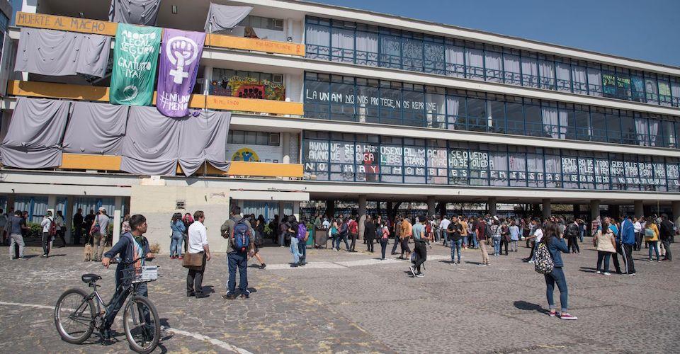 Estudiantes entregan Filosofía y Letras por la emergencia; demandas no han sido cumplidas, dicen
