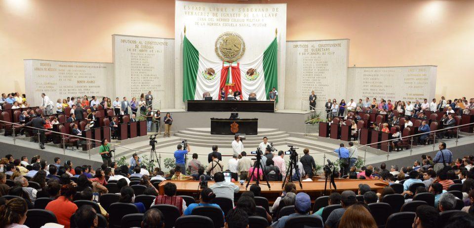 El Congreso de Veracruz echa para atrás propuesta de Duarte para basificar a trabajadores