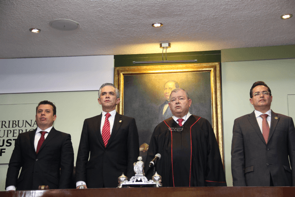 “Hay quienes conspiran” dentro del TSJDF, pero son minoría: Elías Azar