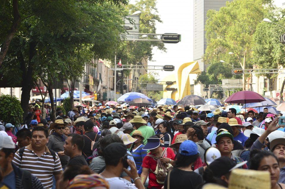 Maestros de la CNTE instalan nuevo plantón en Gobernación, 5 días después de ser desalojados
