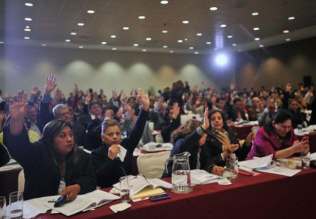 PRI aprueba IVA en alimentos e integración con Peña Nieto