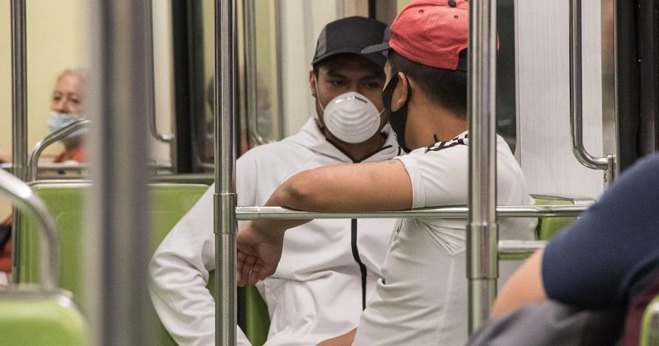 Calladitos y sin comer: las 5 reglas para viajar en Metro y evitar COVID