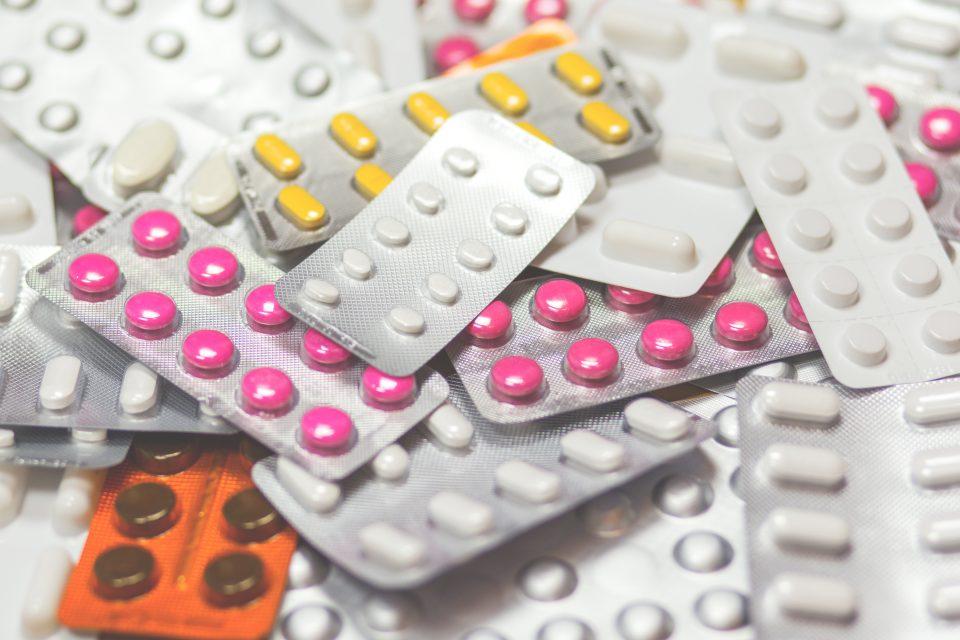 Pacientes pierden 2,522 mdp al año por falta de competencia en mercado de medicamentos genéricos