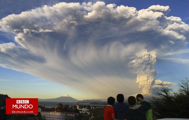 Alerta roja en Chile por la sorpresiva erupción del volcán Calbuco