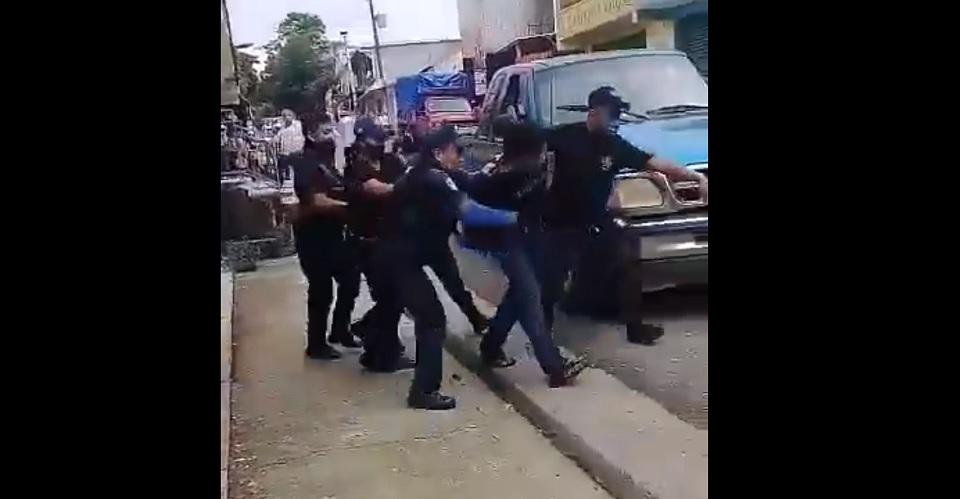Policías dan golpiza a detenido en Chiapas; Comisión denuncia trato degradante