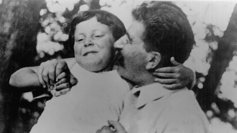 “Siempre seré una prisionera política del nombre de mi padre”: quién fue Svetlana Alliluyeva, la hija de José Stalin que huyó a EE.UU.