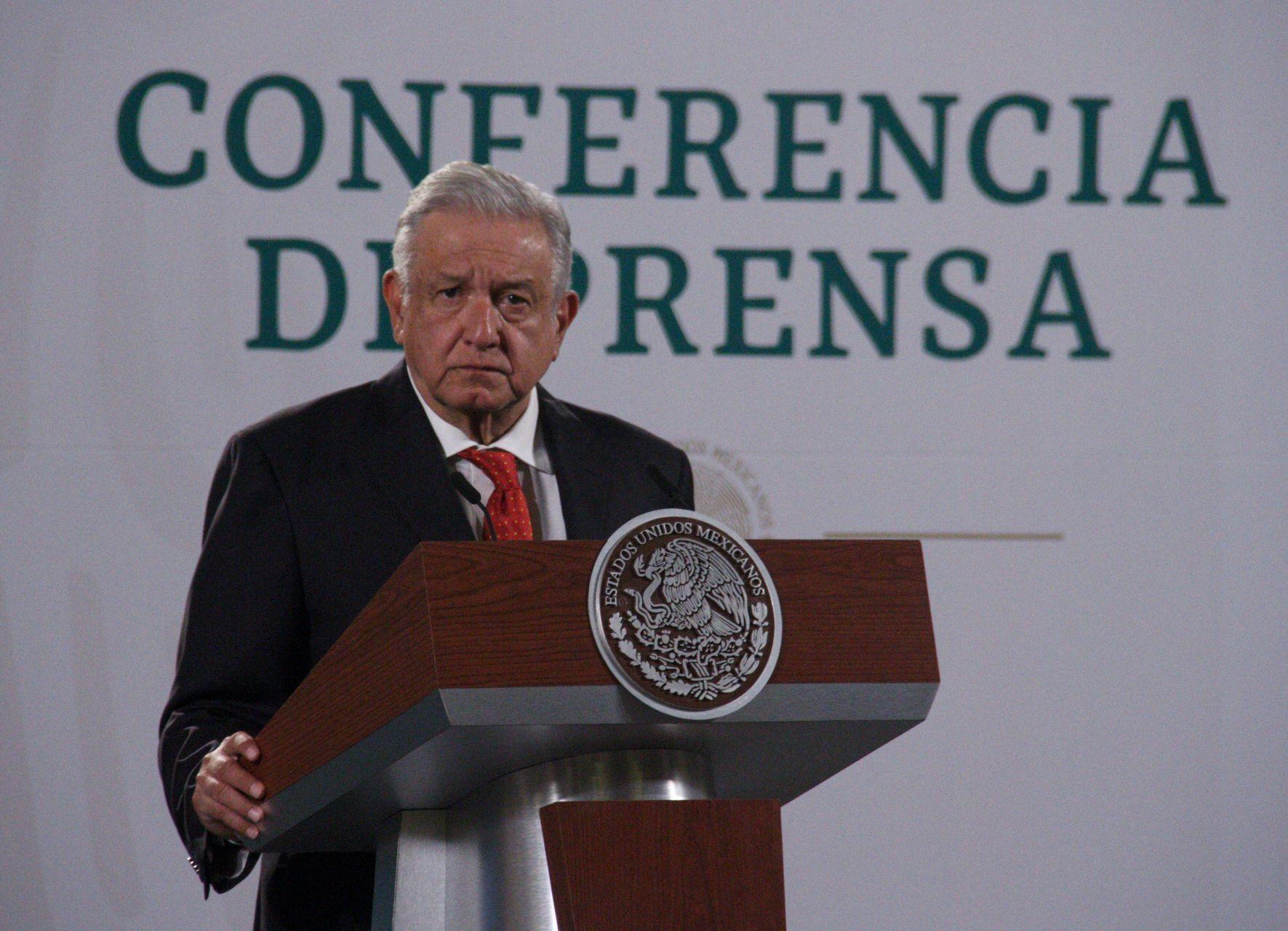 “Si no te corresponde, no”: AMLO reitera que médicos privados deben esperar y minimiza sus protestas