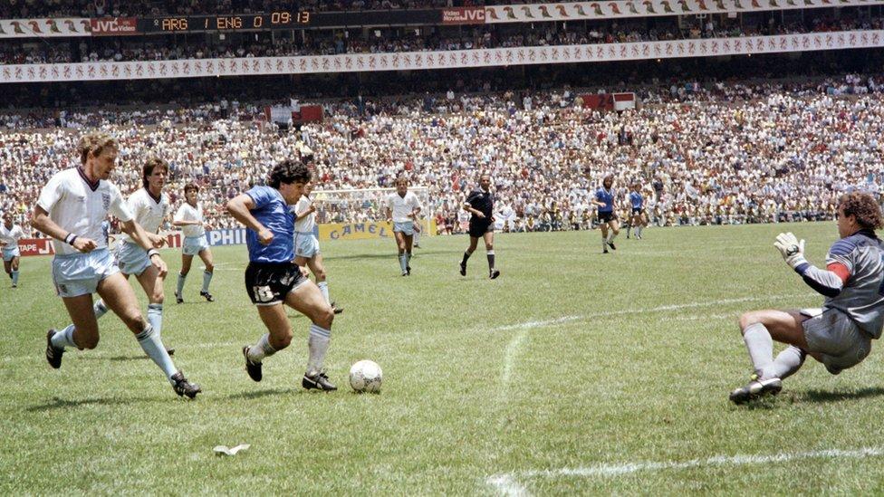 Bennaceur, el árbitro que no le pitó a Maradona la “Mano de Dios”: “Me hubiera gustado que Inglaterra empatara para seguir disfrutando del partido”