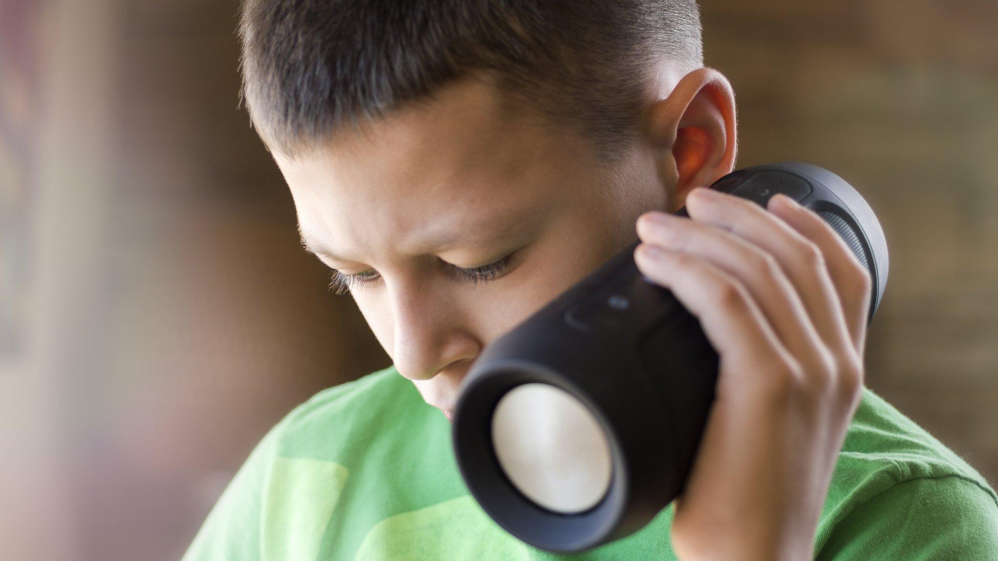 ¿Cuán inteligentes son realmente los parlantes de Apple, Google y Amazon?