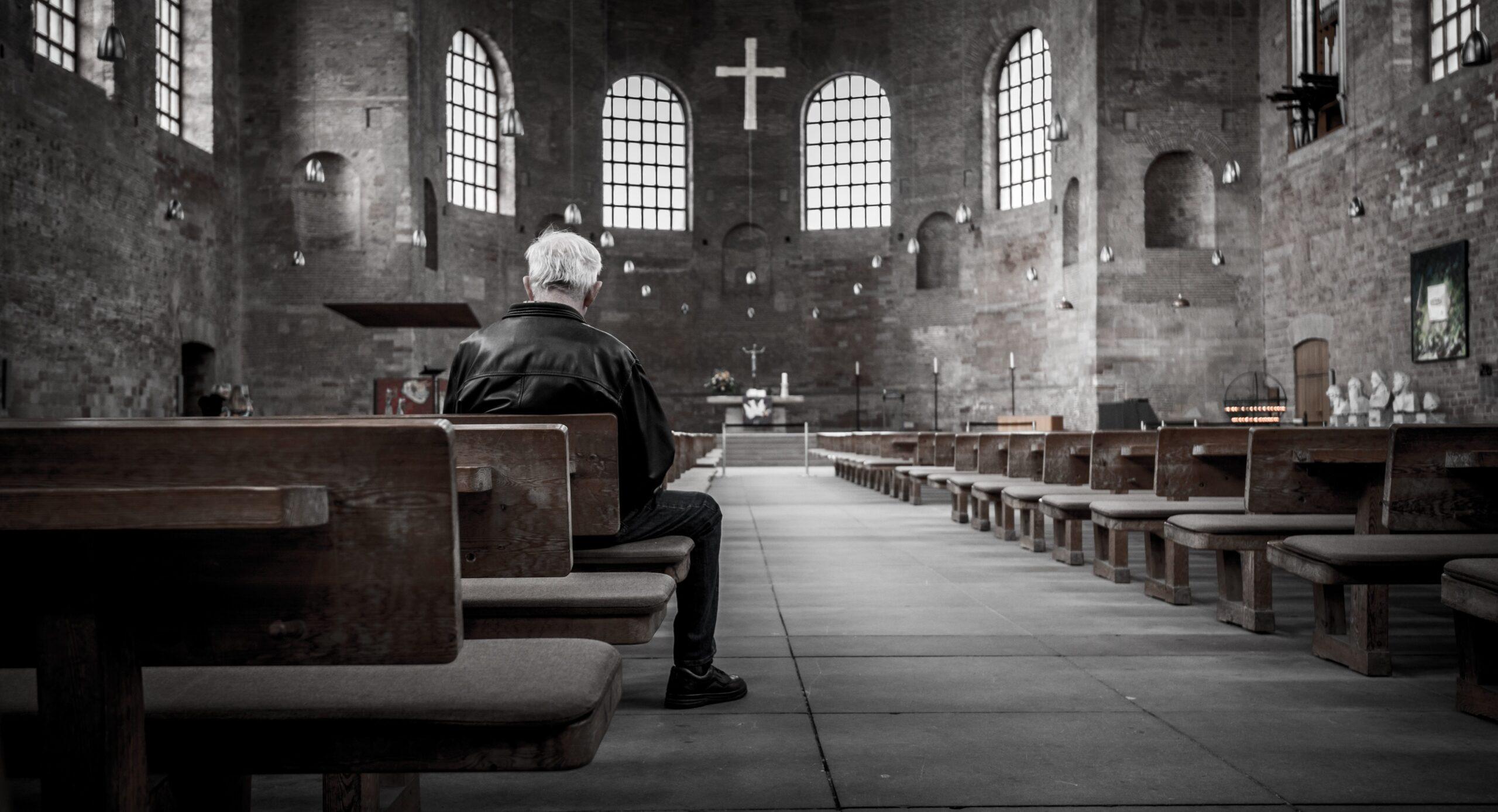 Matan a un párroco dentro de una iglesia en el municipio Los Reyes La Paz, Edomex