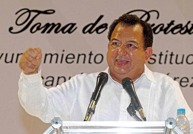 Grupo armado encañona a candidato a la gubernatura de Guerrero, Luis Walton
