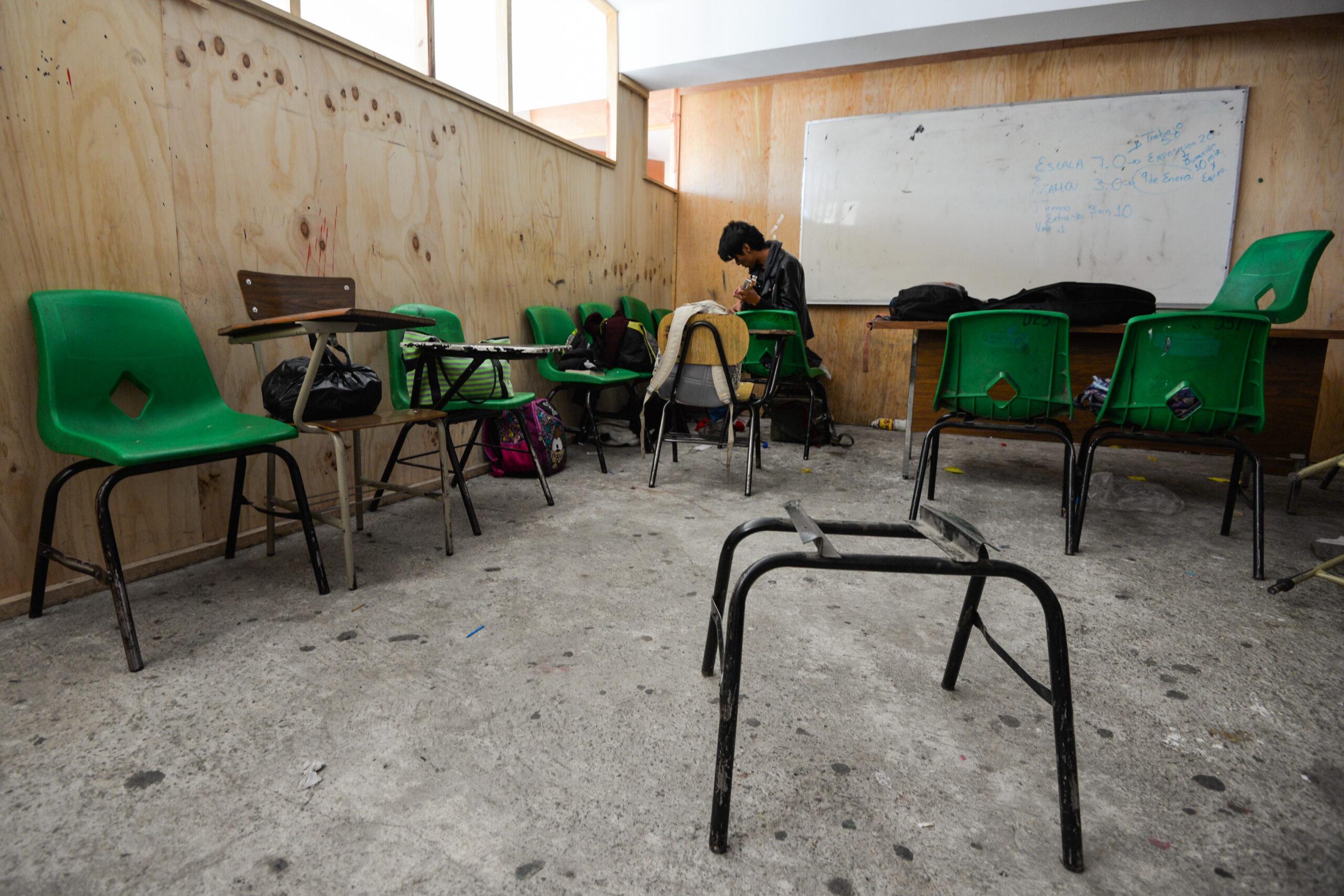 Libera la SEP 2.7 mil millones de pesos para mejorar escuelas en 17 estados