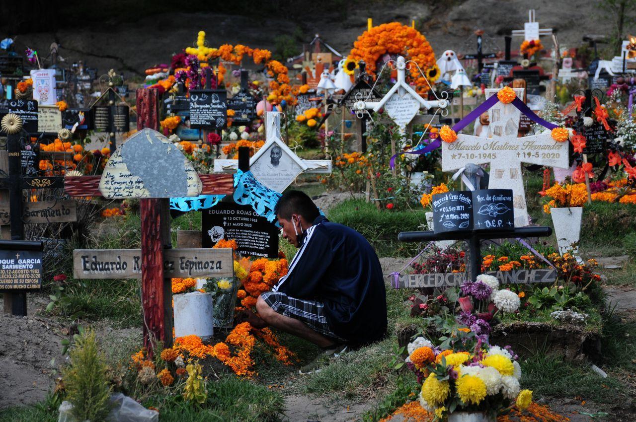 México superó el millón de muertos en 2020; 326 mil más que años pasados